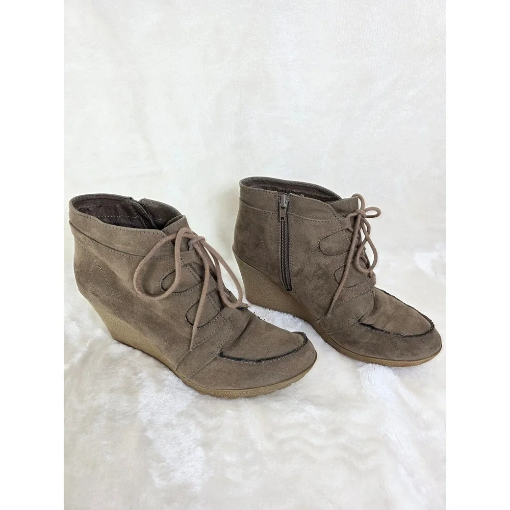 Maurices Women's Brown Suede Lace Up Wedge Ankle Boots‎ Size 9